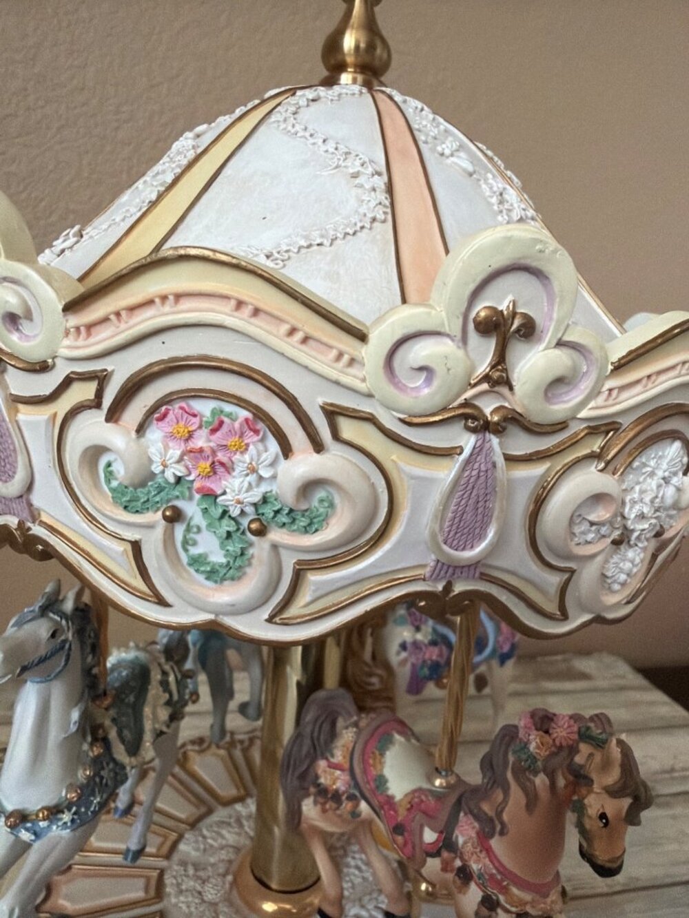 San Francisco Music Box Ltd Ed 4-Horse Carousel Color of Wind E Kamysz w/FLAWS - Picture 6 of 16